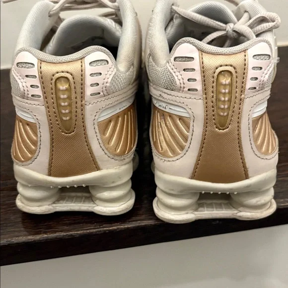 Nike Shox Women's Cream and Gold Sneakers - Picture 3 of 7